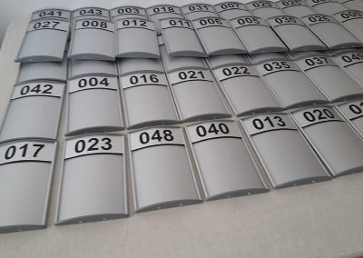 שילוט חדרים פרופיל מעוגל