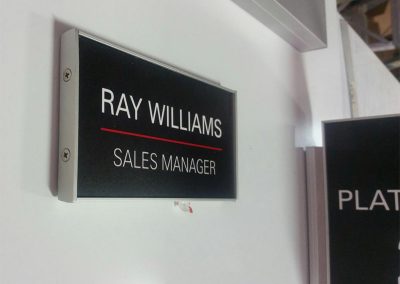 שילוט מודולרי למשרד