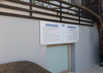 שלט עבור מלון בוטיק SPA