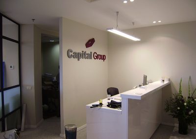שילוט לובי Capital Group