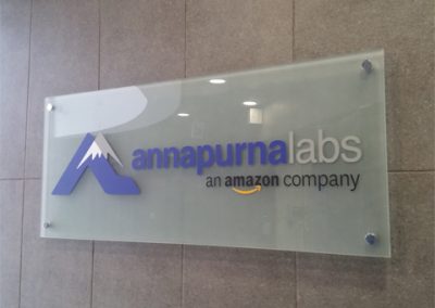 שלט זכוכית עבור חברת אנפורנה